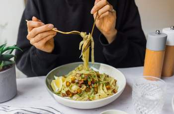 Vegane Kraut-Zwiebel-Nudeln