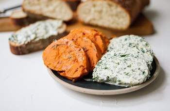Vegane Kräuter- & Tomatenbutter