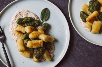Gnocchi in Walnusssoße und Salbei-Butter