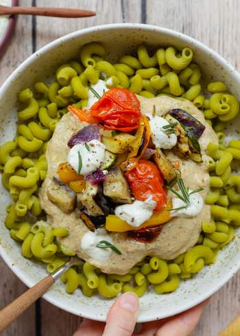 Vegane Ofengemüse-Pasta mit Zitronen-Ricotta-Creme