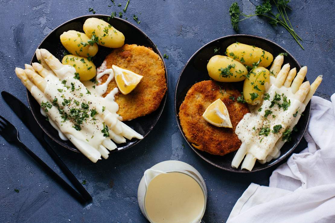 R240 Vegan sauce hollandaise with asparagus & celery root schnitzel