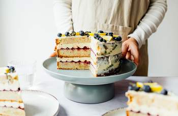 Veganer Naked Cake mit Zitrone & Thymian