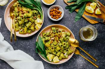 Pasta mit veganem Bärlauchpesto