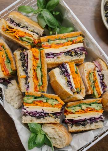 Veganes Picknicksandwich XXL à la Muffuletta