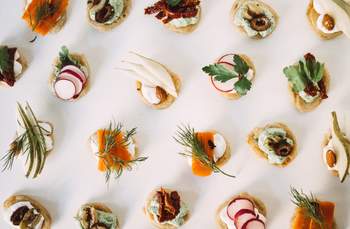 Vegane Mini-Blinis mit Karottenlachs